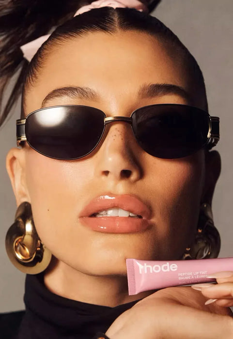 Rhode Lip Glosses Plump Moisturizing Lip Glaze Essence Gel Oil Long Lasting Nourishing Lipstick Care Products For Women and
girls. Made By Hailey Bieber.